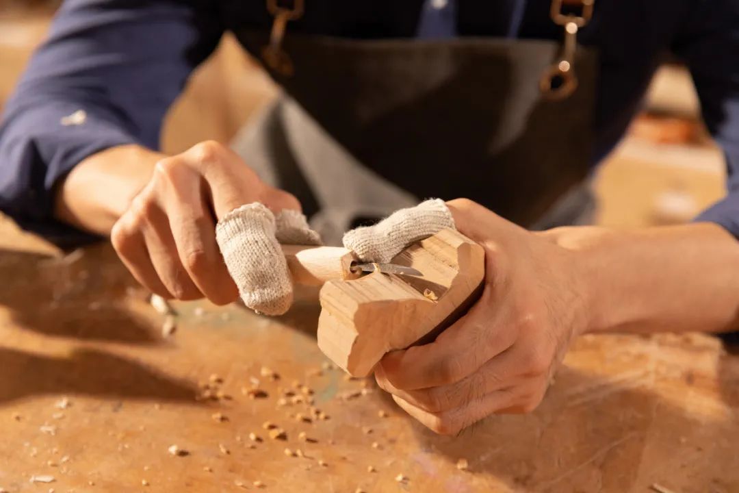 月薪一万的木匠师傅,5个木工师傅的6年讨薪路