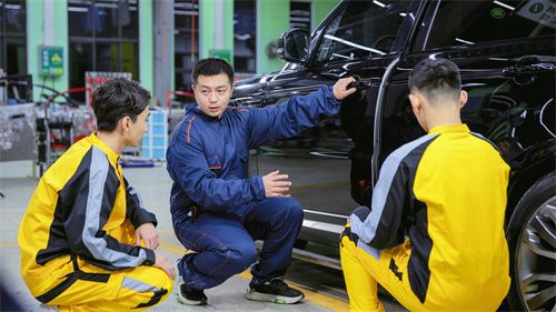 初中毕业职校有哪些专业适合男生,初中毕业读2+3护理专业有前途吗