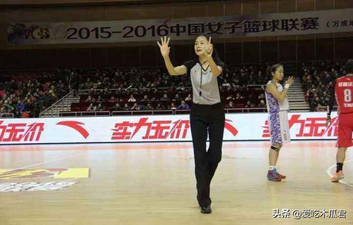 普通犯规和投篮犯规裁判手势,篮球裁判犯规报号视频