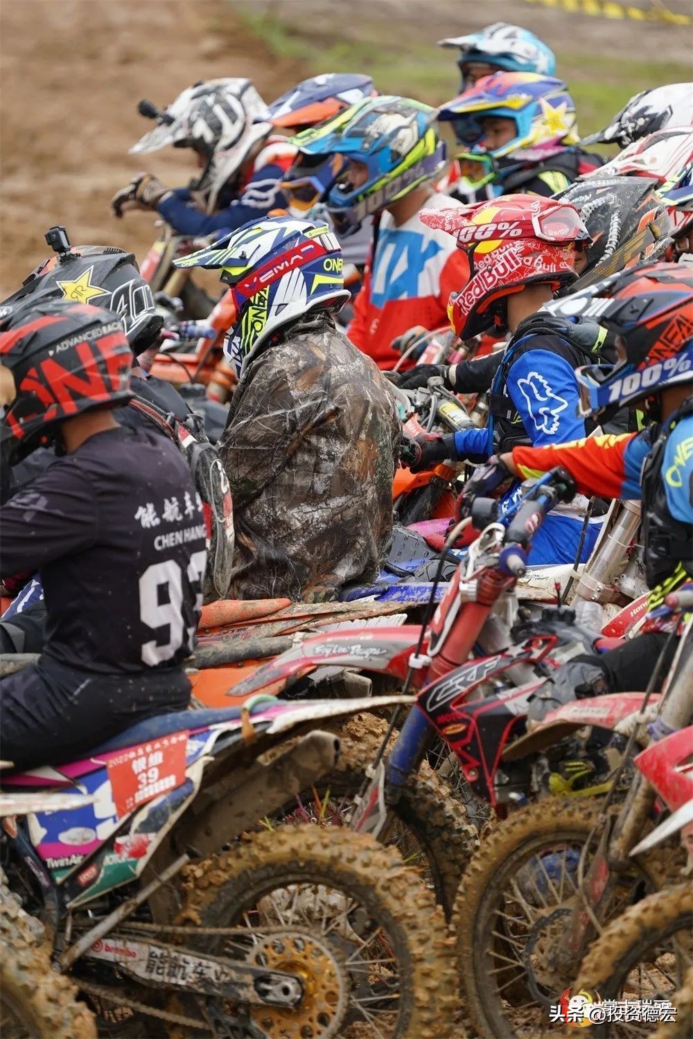 芒市和瑞丽哪儿的泼水节好玩,云南旅游攻略德宏泼水节