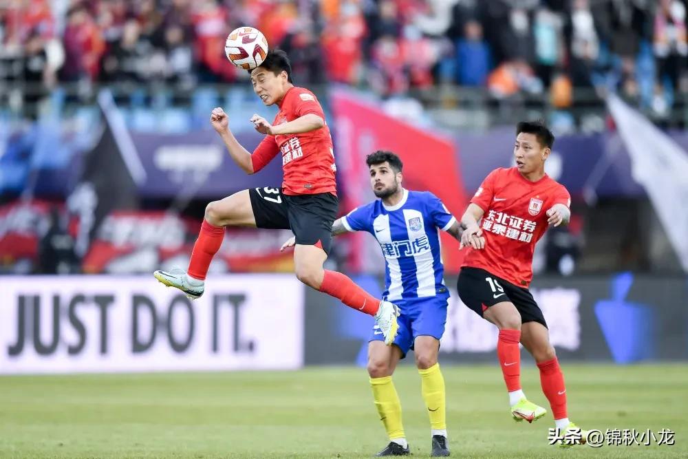 球员做对比吸引读者,不同球员的表现呈现出鲜明的对比