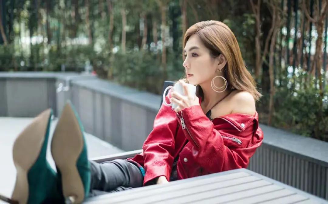 ella陈嘉桦恋人未满初舞台完整版,陈嘉桦浪姐4首秀舞台