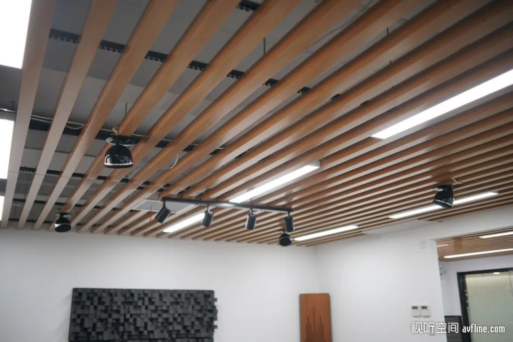 鍙戠儳澶у笀鎺㈠簵,浼楄揪褰遍煶