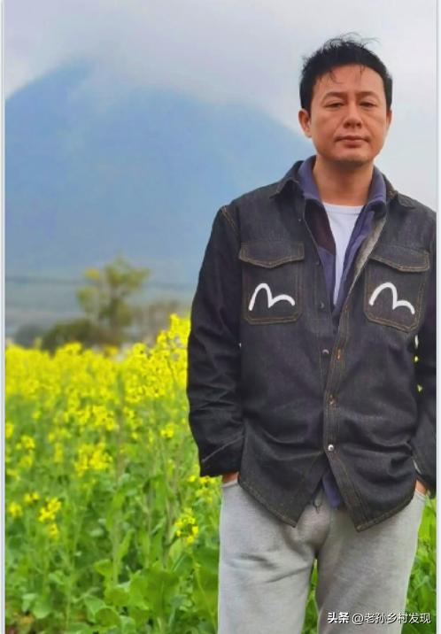 张颂文签名照被卖到8000元上新闻,张颂文签名照被卖到八千