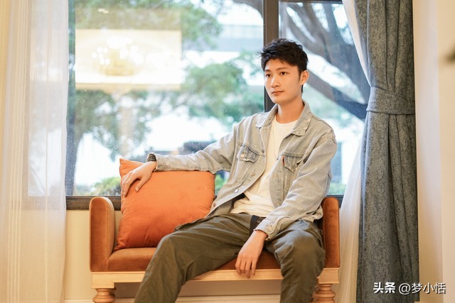 外甥患病大姐让我给10万，我刚想答应，老婆指了指门口，我给1000