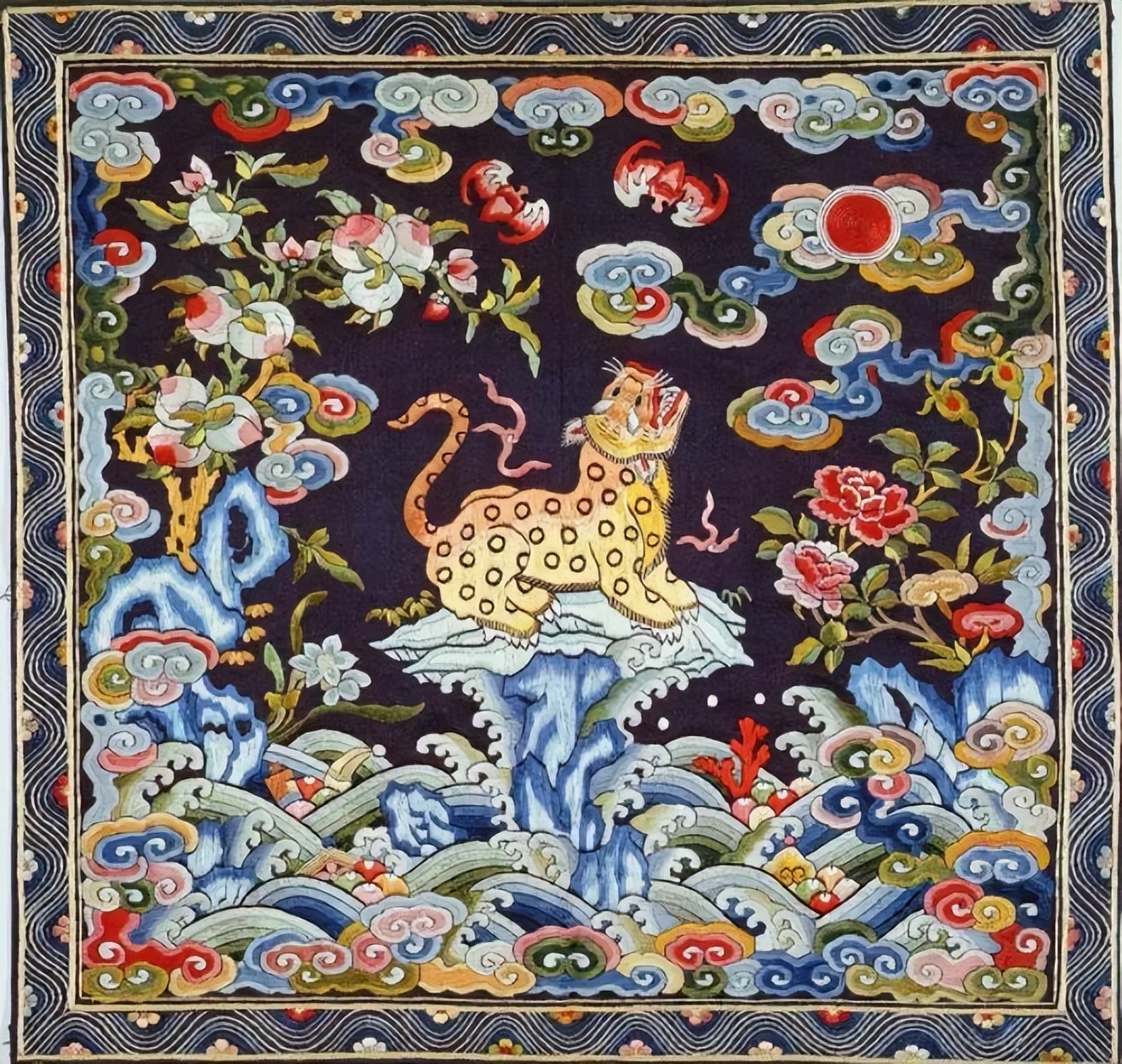 新年到龙腾虎跃贺新春,新年到虎虎生威