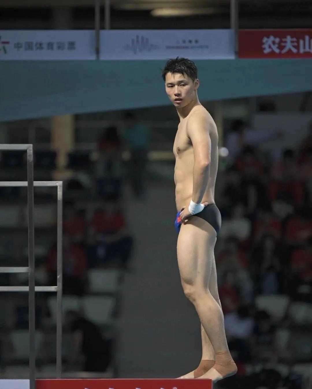 陈艾森双人默契跳水,陈艾森跳水队腹肌