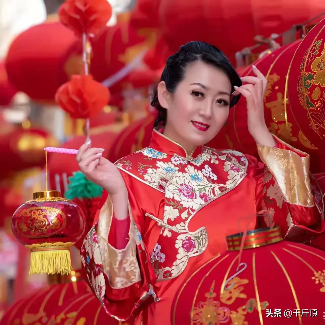 烟花梦影思漫夜,虎年春雷寄深情