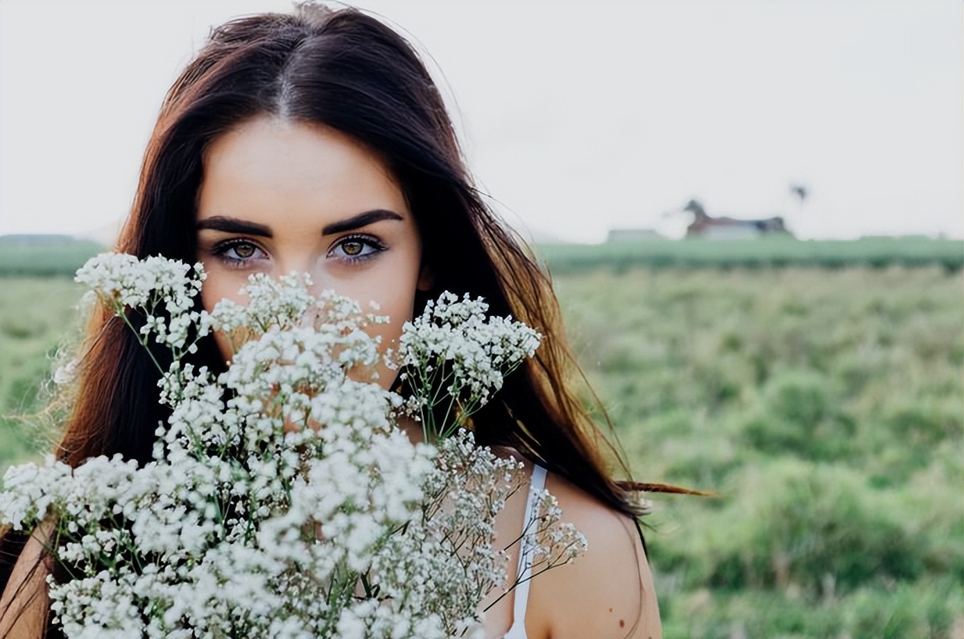 女子洗澡发现腋窝肿块,女孩洗澡时发现背后长了个痘痘