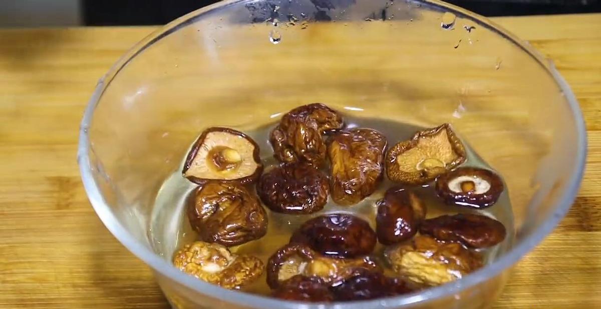 炖鸡汤记住三放三不放,炖鸡汤时牢记3放3不放