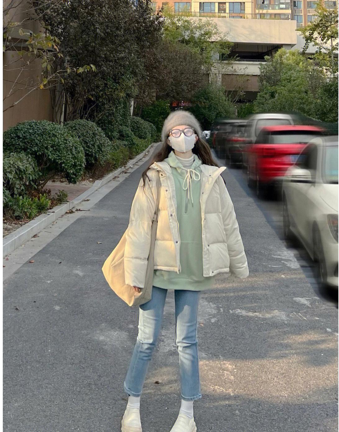 短款羽绒服简约穿搭穿出高级感,小个子冬天穿长款羽绒服好看吗