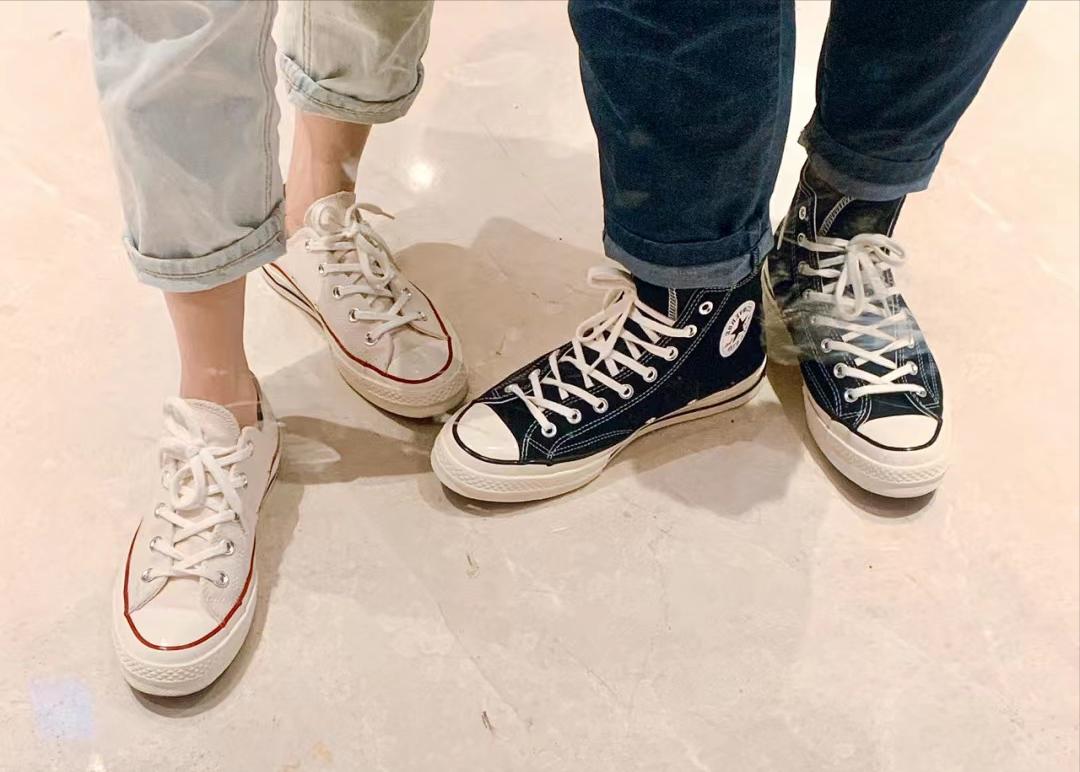 两款匡威各穿一只搭配好看吗,匡威鞋搭配什么裤子秋冬