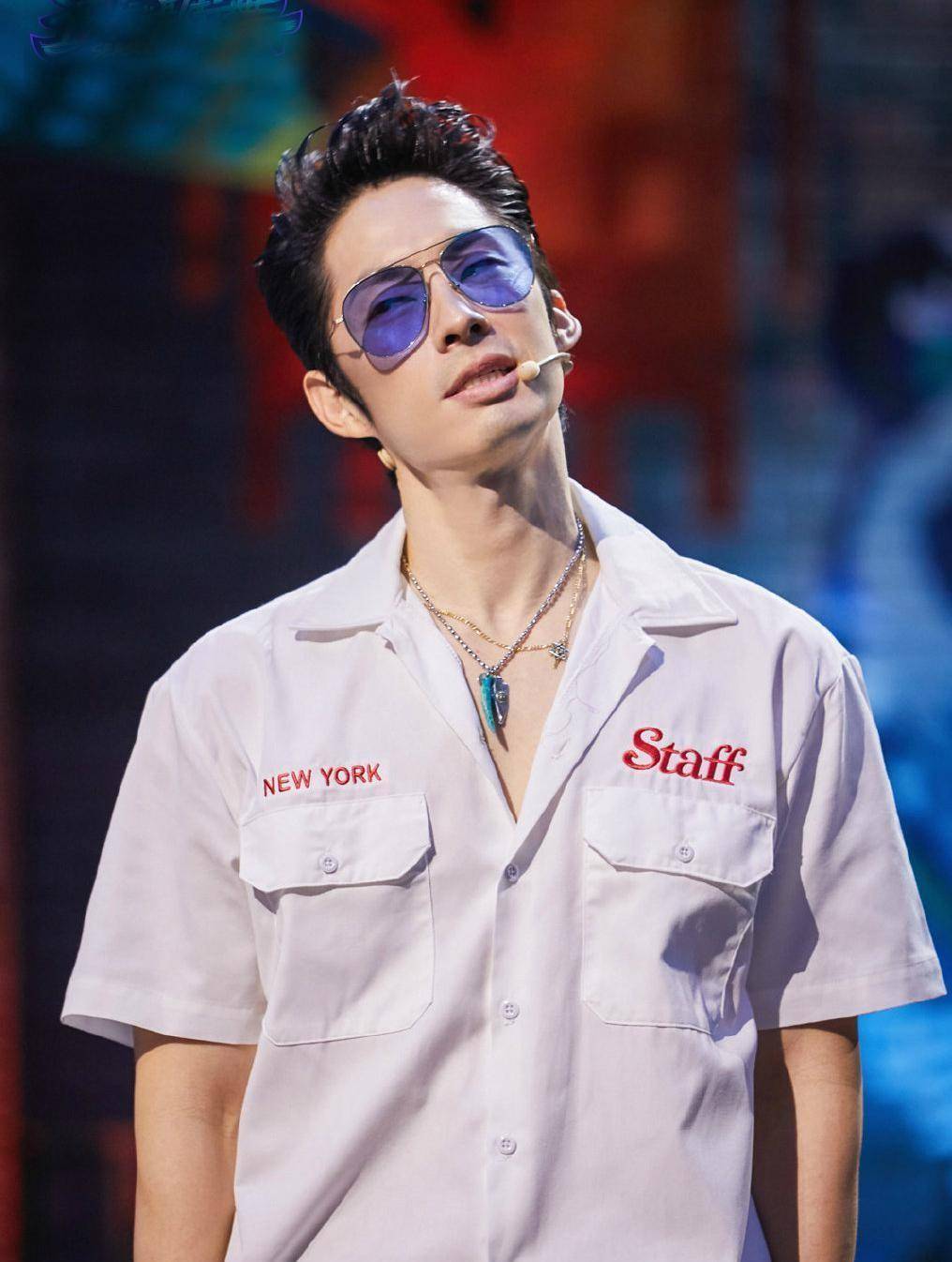 明明很帅自己却觉得很丑,明明很帅却打扮很丑