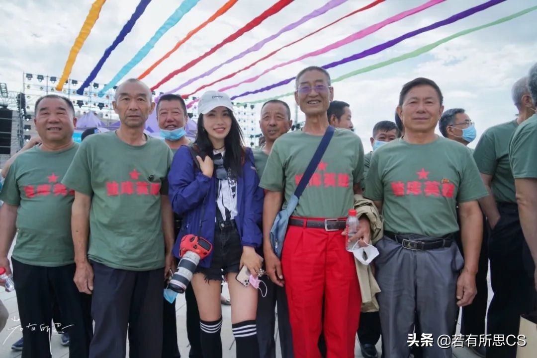 去新疆旅游的美女,去苏州旅游的女人