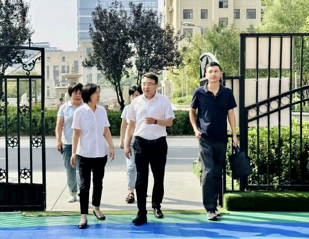 秋颂筑梦者，关怀润心田——县领导到商河县嘉润幼儿园走访慰问