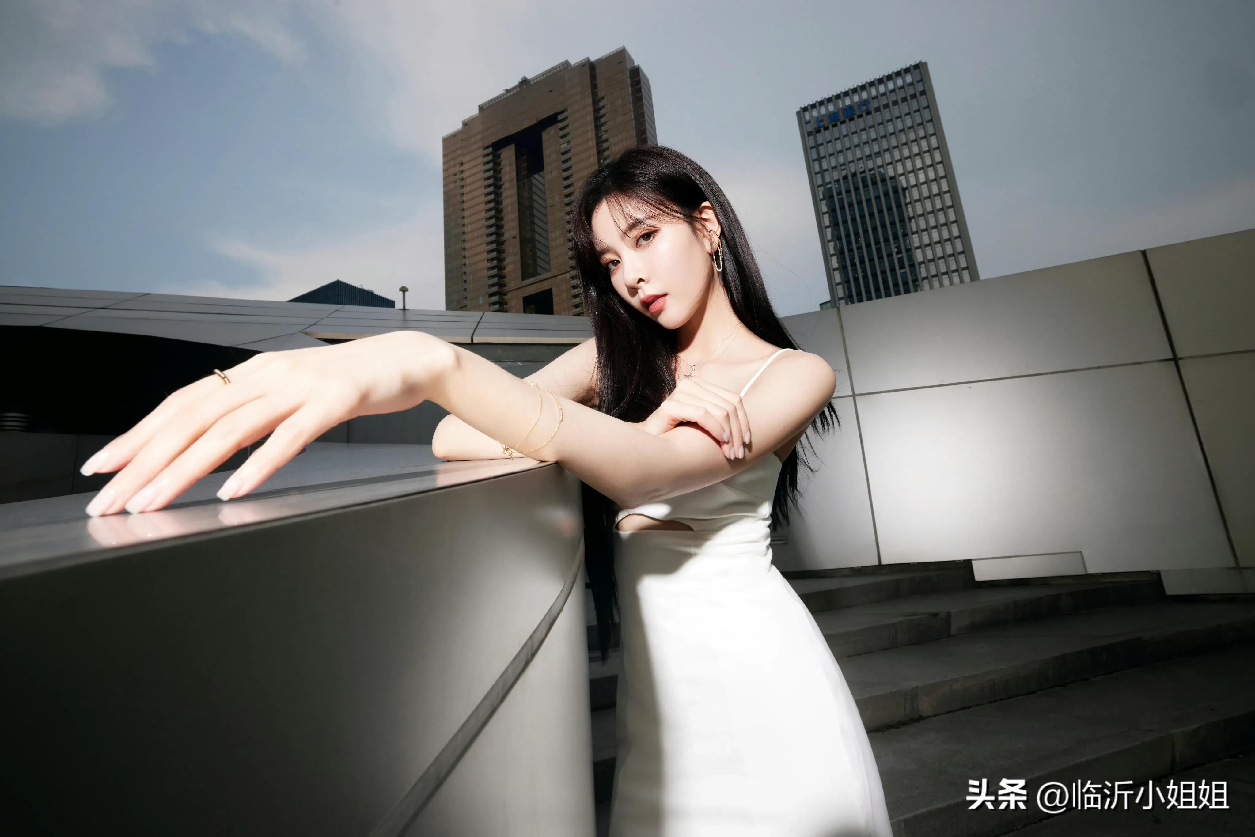 宋妍霏居家氛围感写真,宋妍霏时髦靓丽写真图片