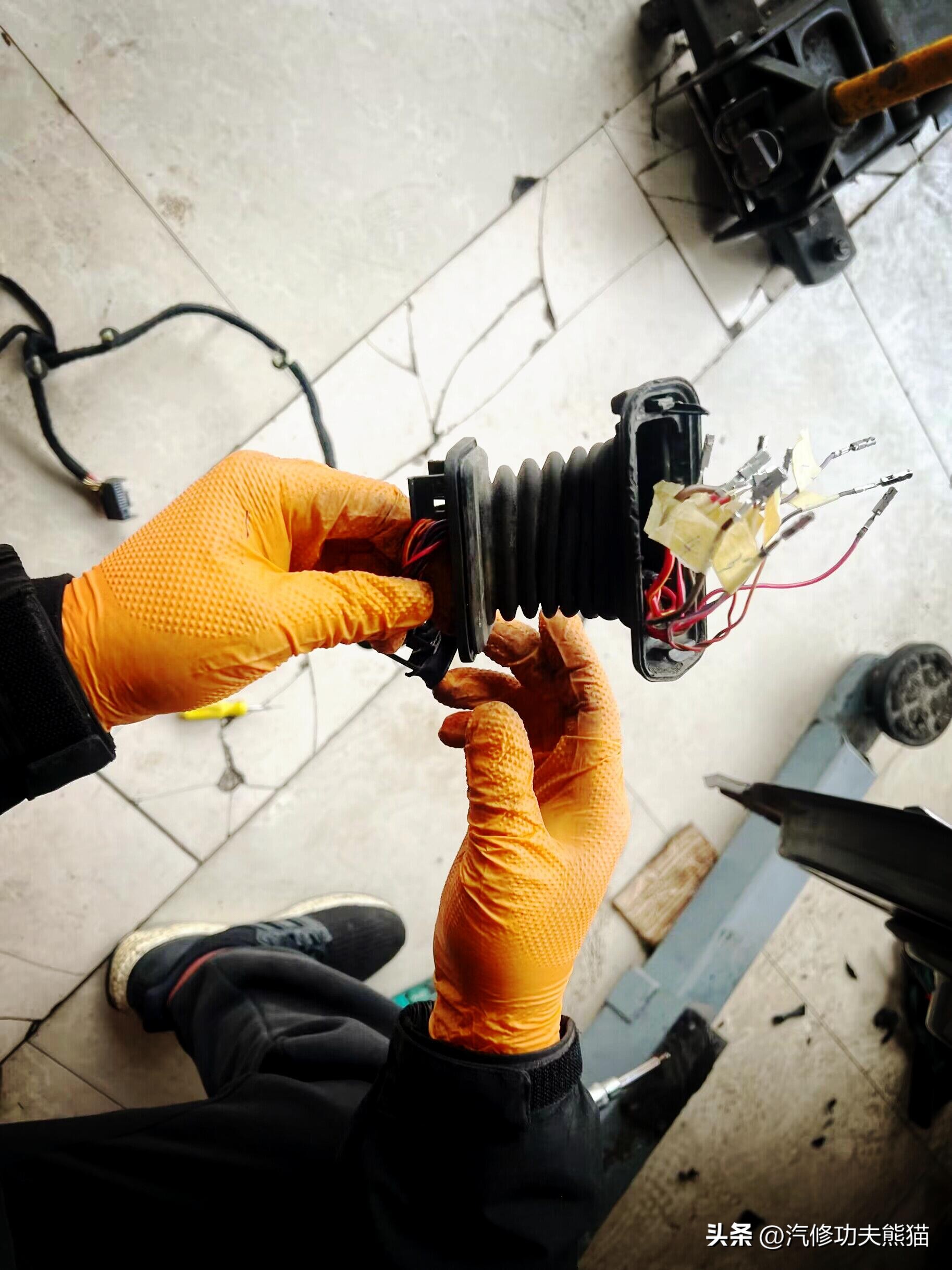 父亲老车翻新修复,父亲去世留下了的车去翻新