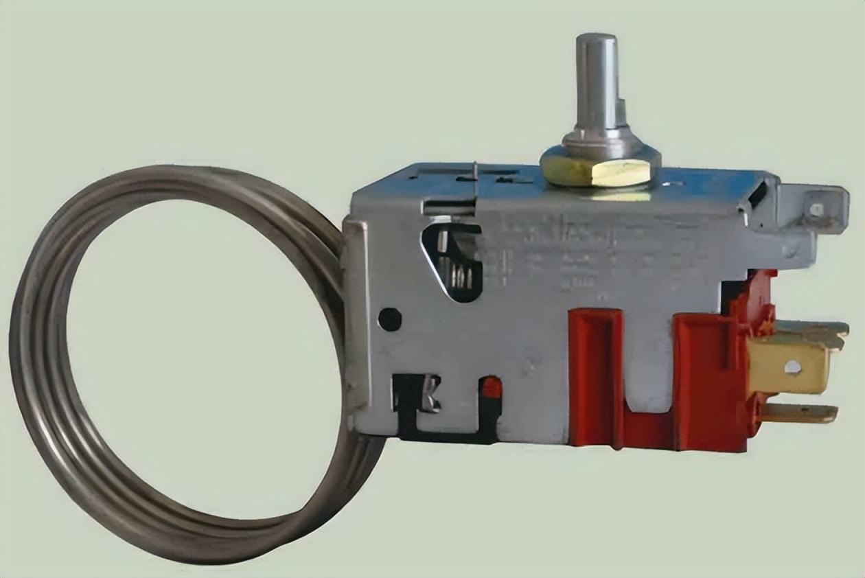 天气热冰箱自动停止怎么办,天气热冰箱太烫了怎么办