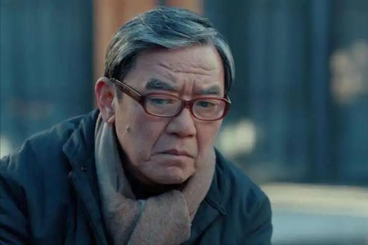 国内赚钱国外花、玩弄感情只生娃...这4位老狐狸的尾巴藏不住了？