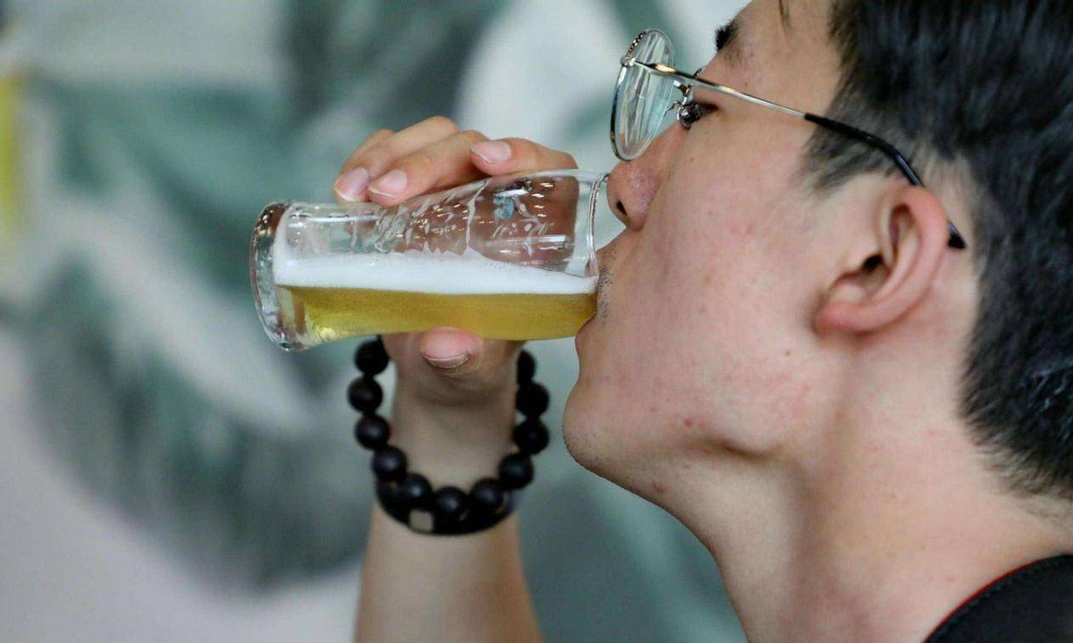 经常喝酒的人身体有什么表现,长期喝酒会得酒精肝吗