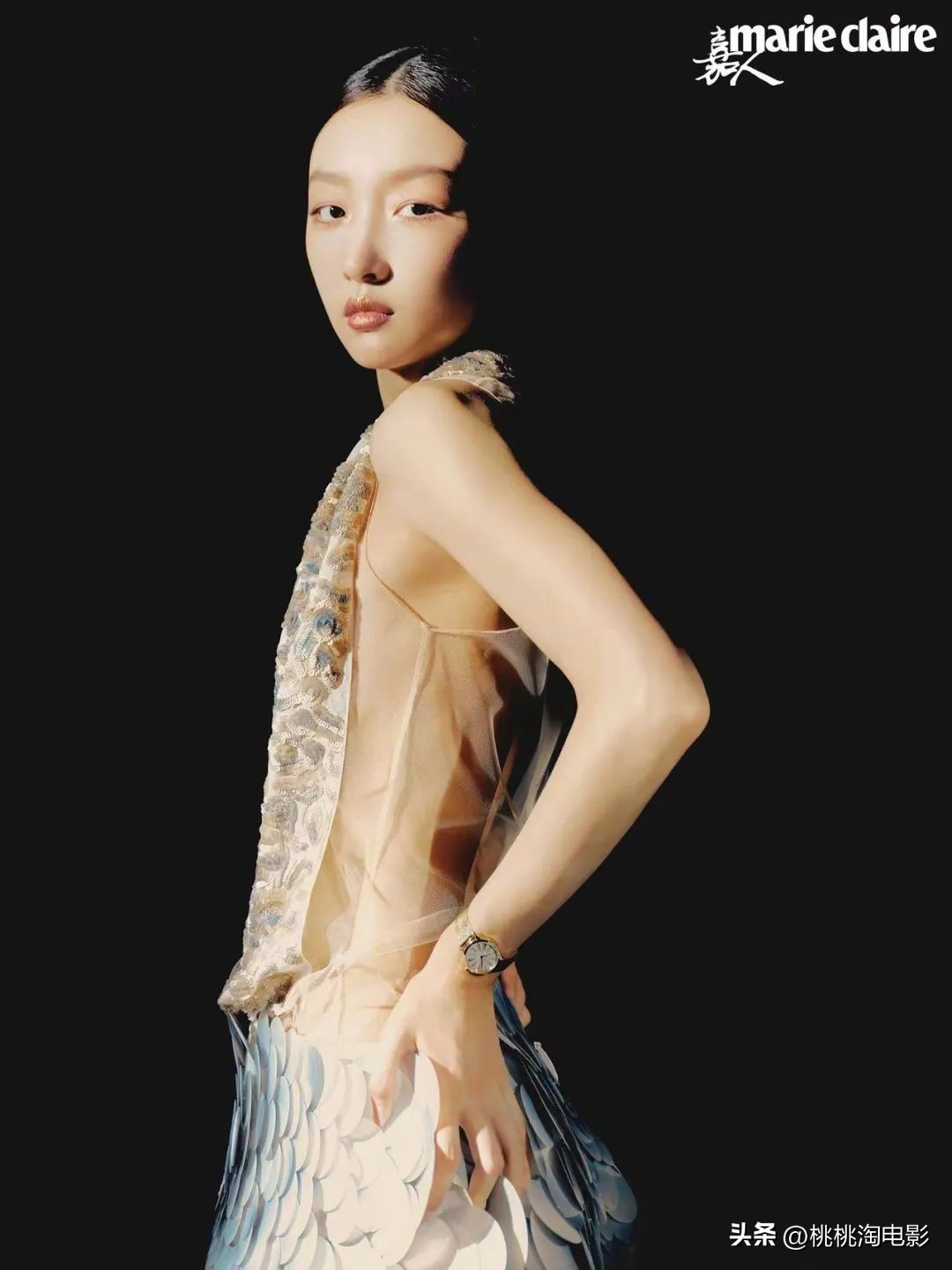 周冬雨嘉人封面生成图片,周冬雨影后图