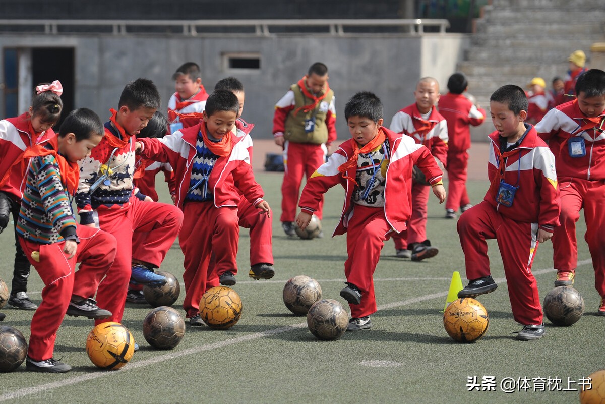 三顾国足，政协委员再度聚焦国足拟《纠正其急功近利的做法》提案