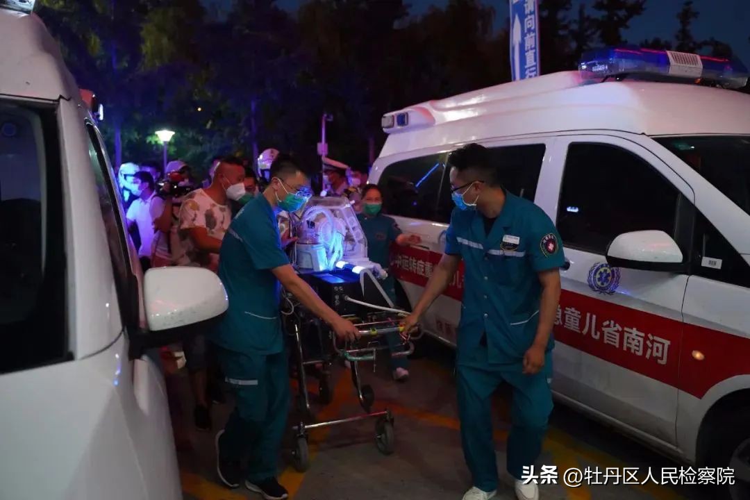 生命接力救援完整视频,生命接力洪水中救出百名病人