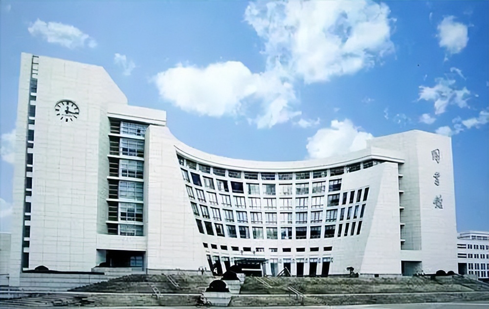 应届毕业生入职外交部,大学生毕业后就职中国外交部