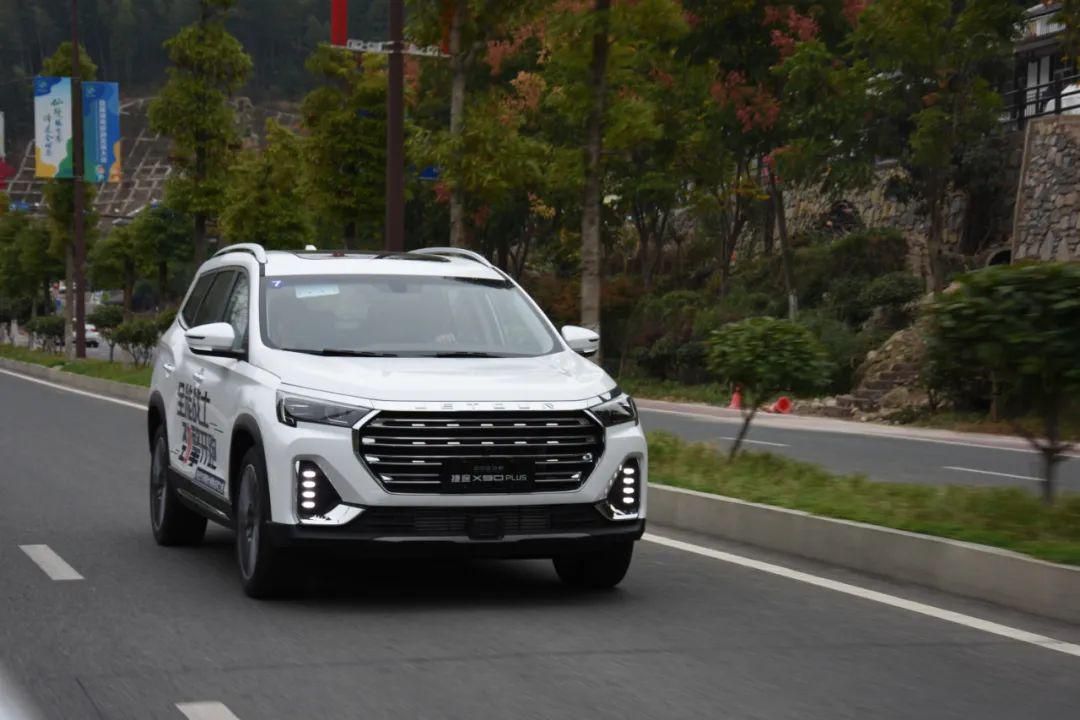 捷途x90plus2023款有雾灯吗,捷途x90plus2023有几款落地多少钱