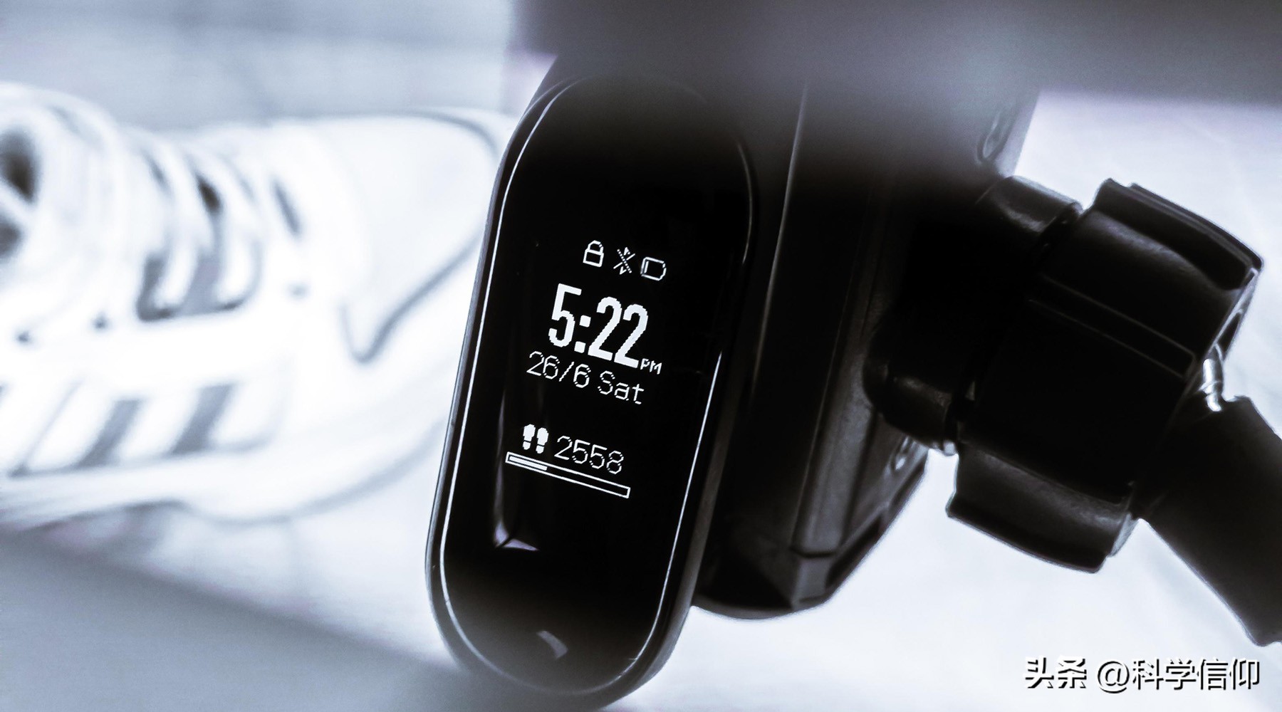 智能手环在卫生纸上测出心率,有实时自动测心率的手环吗