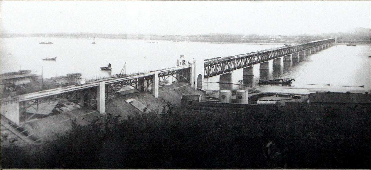 副艇长和小卖店老板娘偷情被举报，竟意外揭开特务惊天阴谋