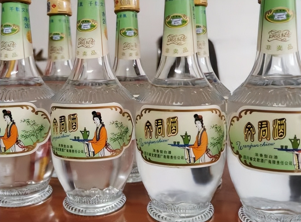 茅五堪称川贵白酒王炸，你可知晓4个2是哪几款？这酒质太值了