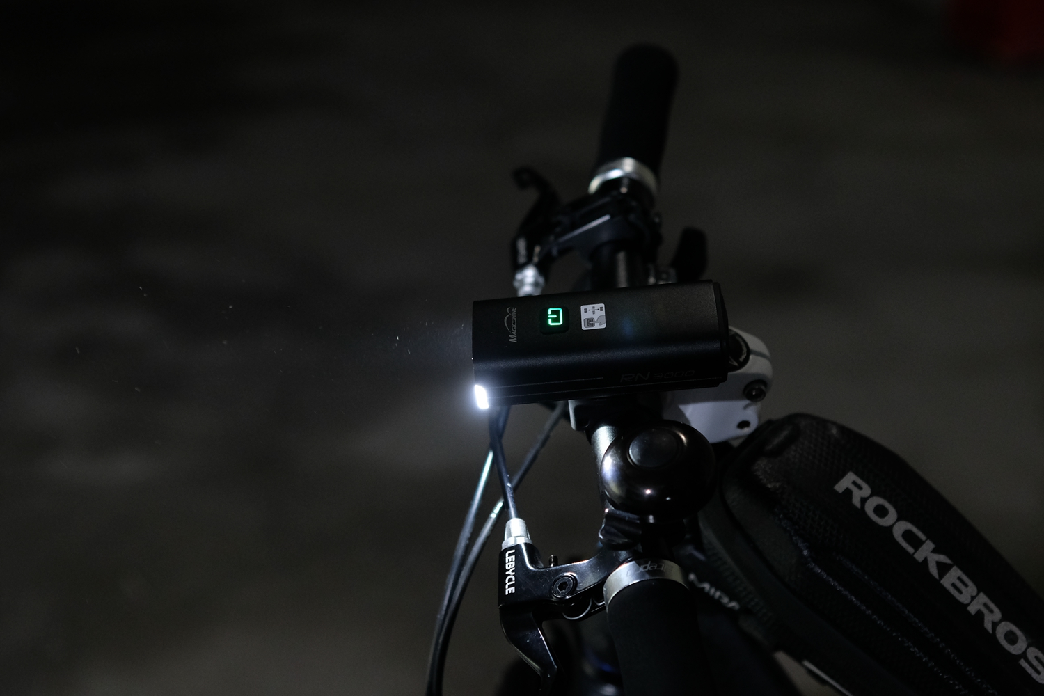 前行的路一片坦途,前行的道路一片光明