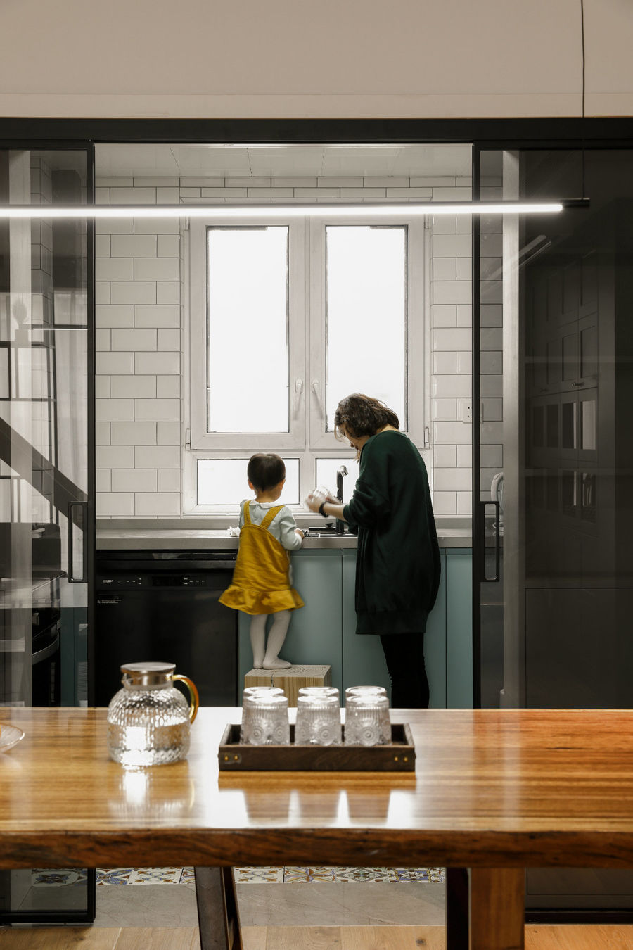 有娃家庭的客厅怎么布置?学她这样装太有趣,生二胎三胎都很实用