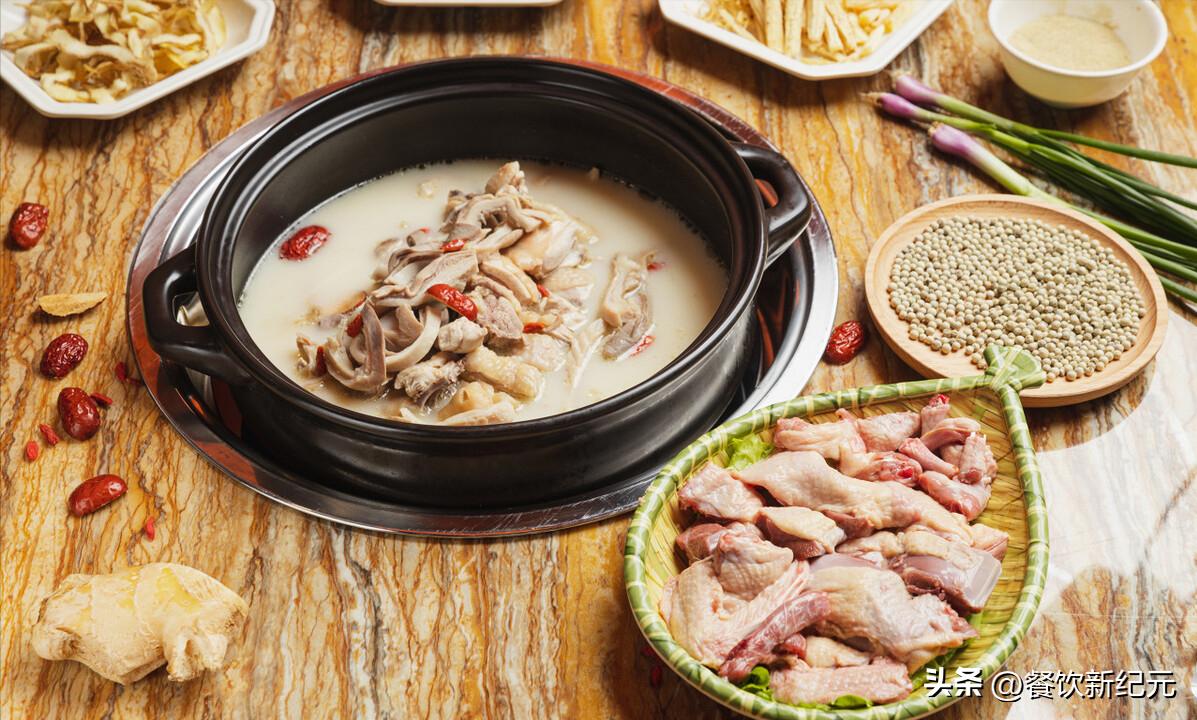 烹调中如何使用黑胡椒和白胡椒,黑胡椒和白胡椒的区别炒菜用什么