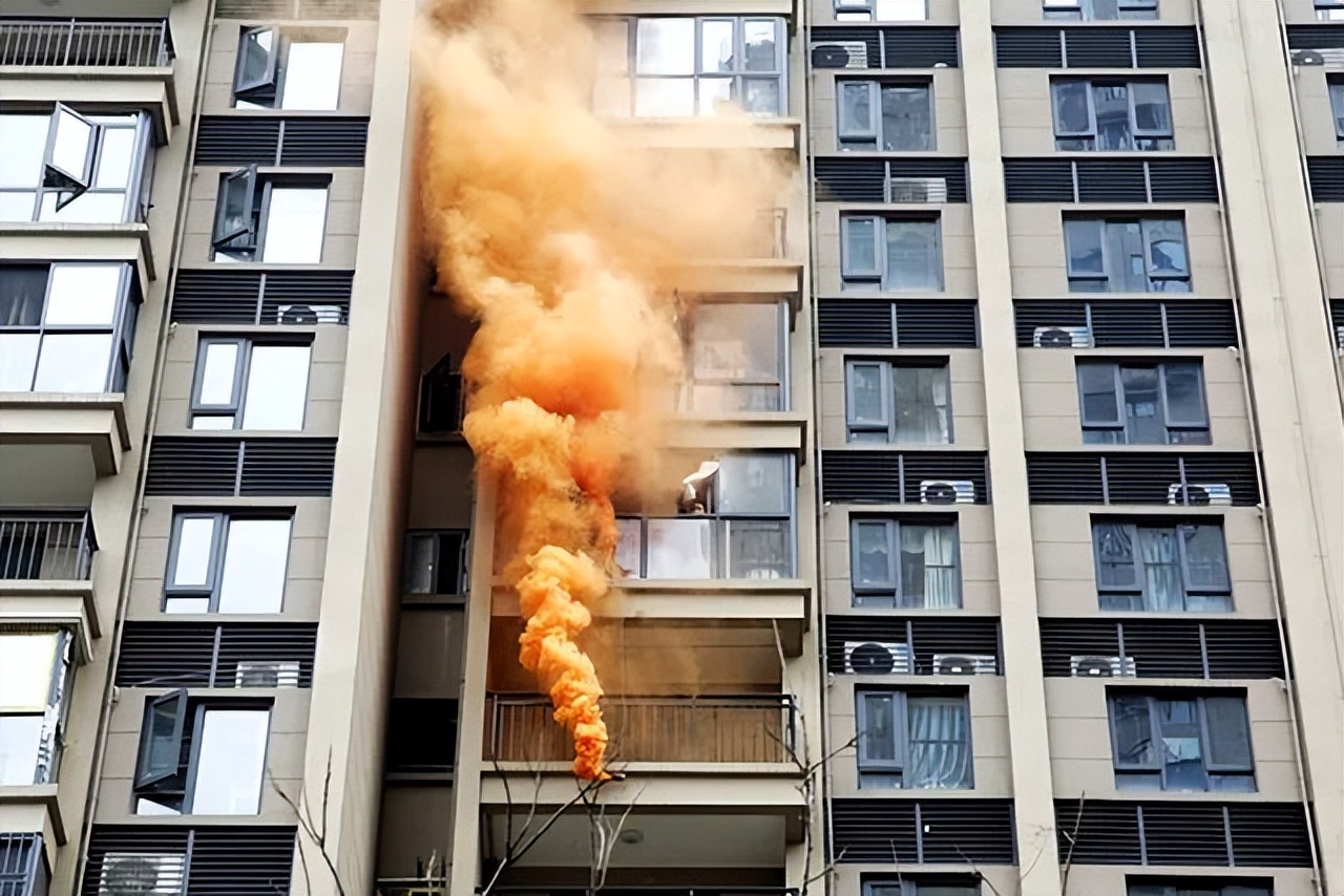 高层楼怎么逃生有逃生通道吗,高层建筑逃生自救常识