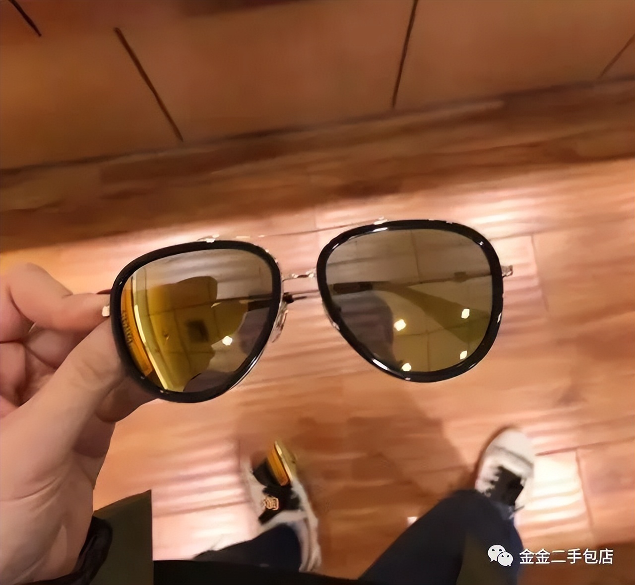 gucci是什么品牌眼镜,gucci眼镜有款红边框的眼镜