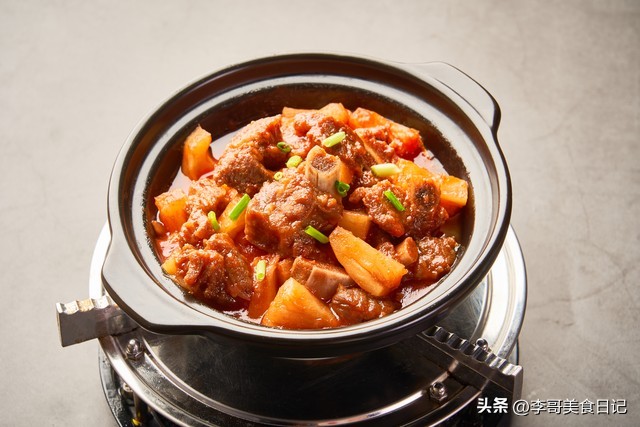 番茄炖牛肉怎么做才软烂好吃,炖牛肉放什么料牛肉软烂