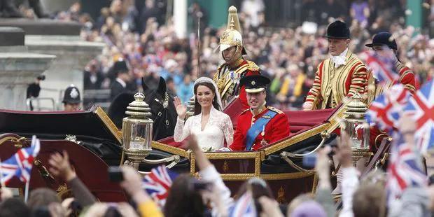 伊丽莎白女王二世的历史,伊丽莎白二世在位时的宪政危机