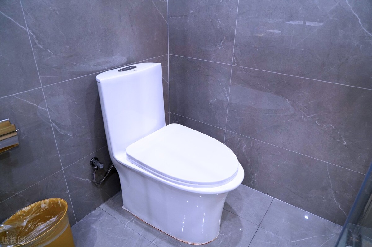 马桶底座漏水会造成马桶堵塞吗,马桶周围漏水给马桶打胶教程