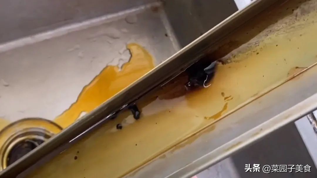 专业师傅清洗油烟机,师傅上门清洗油烟机不用机器吗