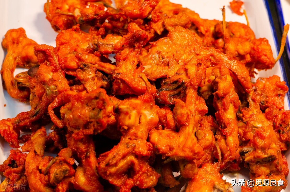 风靡街头的香酥鸡锁骨,为啥买1斤送半斤?是什么肉?现在明白了