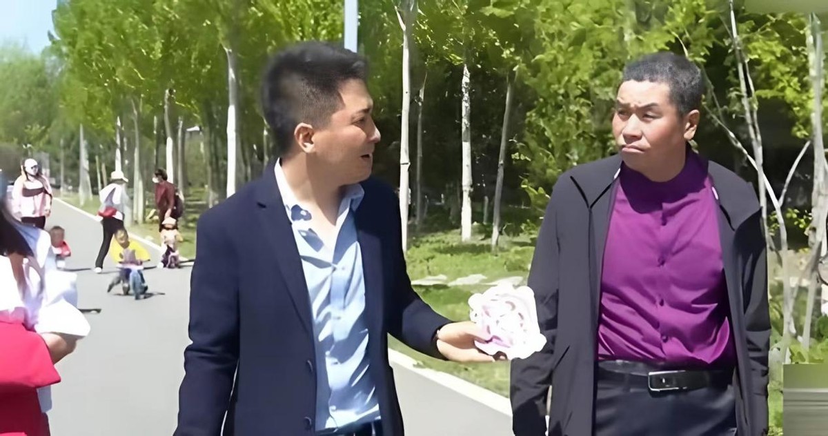 48岁大姐风韵犹存，大爷怼天怼地，最后在大姐调教下，竟成舔狗