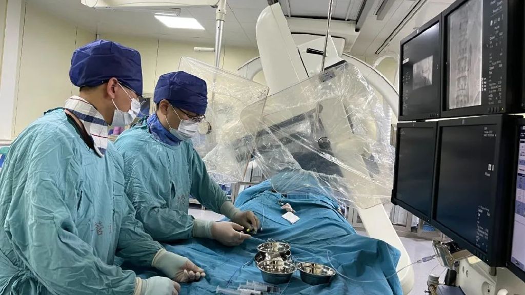 静脉曲张造成的腹痛怎么治,小腹隐隐作痛静脉曲张