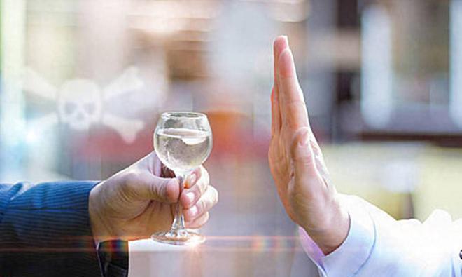 敬酒的时候对方手指头碰杯,饭局上别人敬你酒你该磕手吗