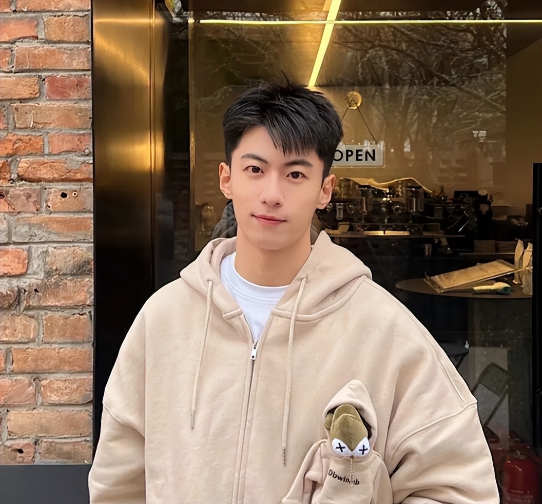 发型男生2022流行发型解析,发型男生2022流行发型图文