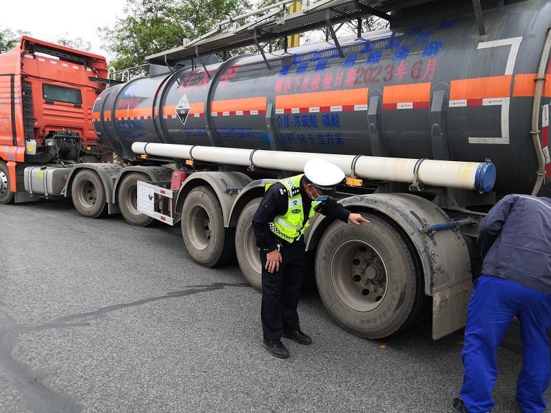*会两**安保|红河交警：“五个坚持”筑牢事故防线全力护航全国“*会两**”交通安全