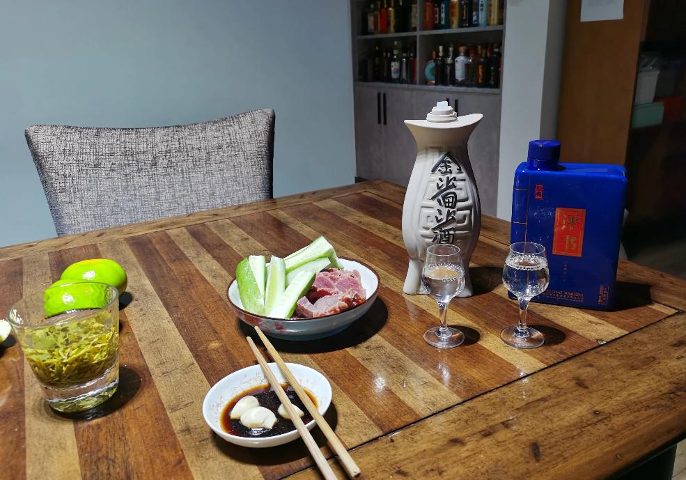 90年代啤酒瓶,20多年前的空酒瓶值钱吗