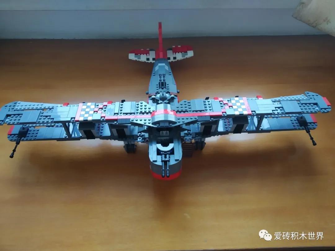 「爱砖MOC每日推送」用积木在现实中游玩战地1一战哥达式轰炸机