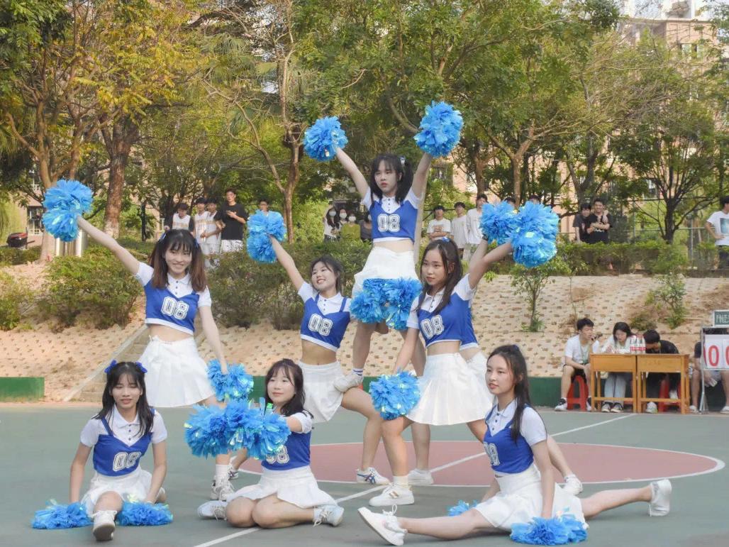 广州华立学院礼仪,广州华立学院外国语学院怎样